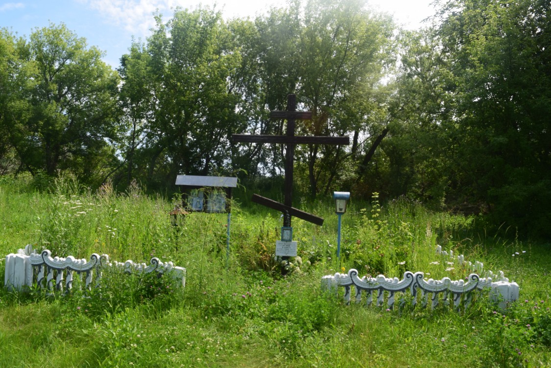 Церковь Михаила Архангела, Завальное (Усманский район, Липецкая область). дополнительная информация, Бывшее храмовое место в 30 м от современного здания Михайловской церкви