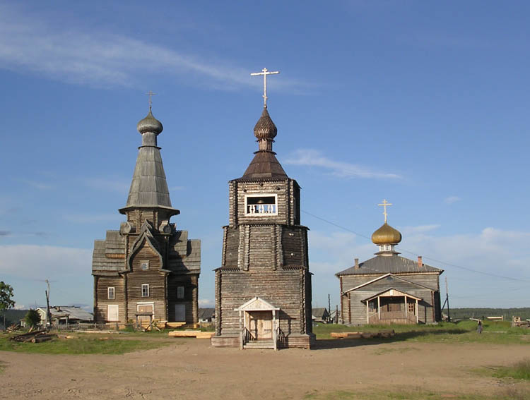 Варзуга. Храмовый комплекс Пречистенской (Успенской) стороны. фасады, Вид с запада. Слева - Успенская церковь, справа - Афанасьевская церковь