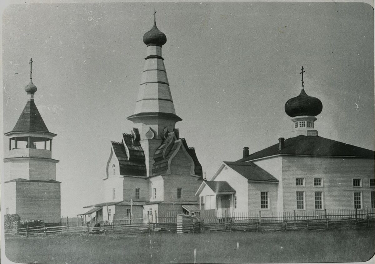 Храмовый комплекс Пречистенской (Успенской) стороны, Варзуга (Терский район, Мурманская область). архивная фотография, Фото 1900-х гг. Из собрания Мурманского областного краеведческого музея.