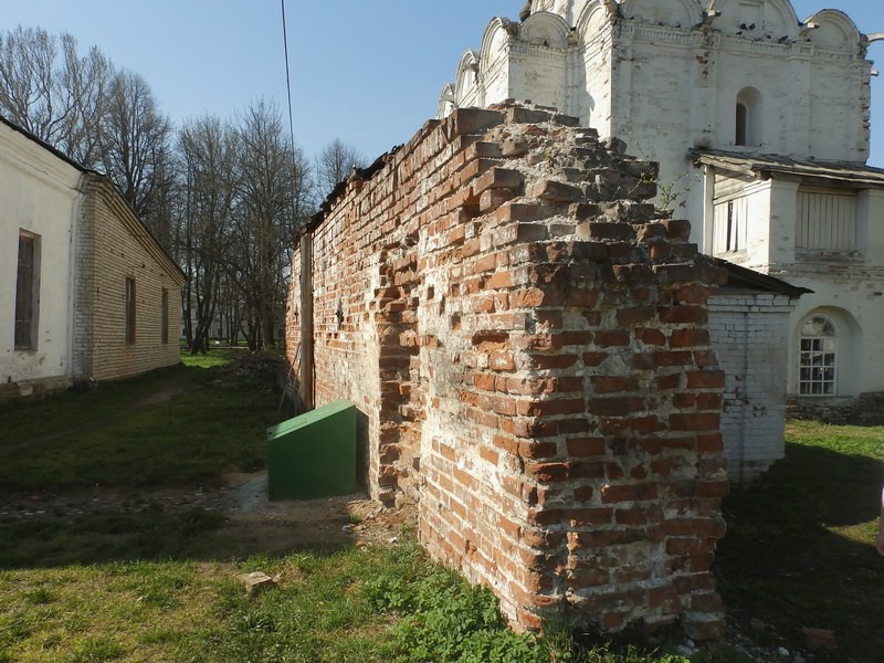 Переславль-Залесский. Богородицко-Сретенский Новодевичий монастырь. дополнительная информация, Фрагмент монастырской ограды