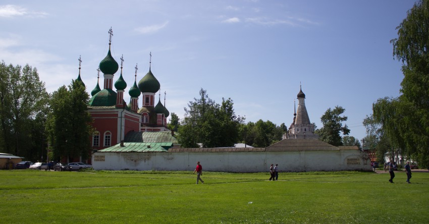 Переславль-Залесский. Богородицко-Сретенский Новодевичий монастырь. общий вид в ландшафте