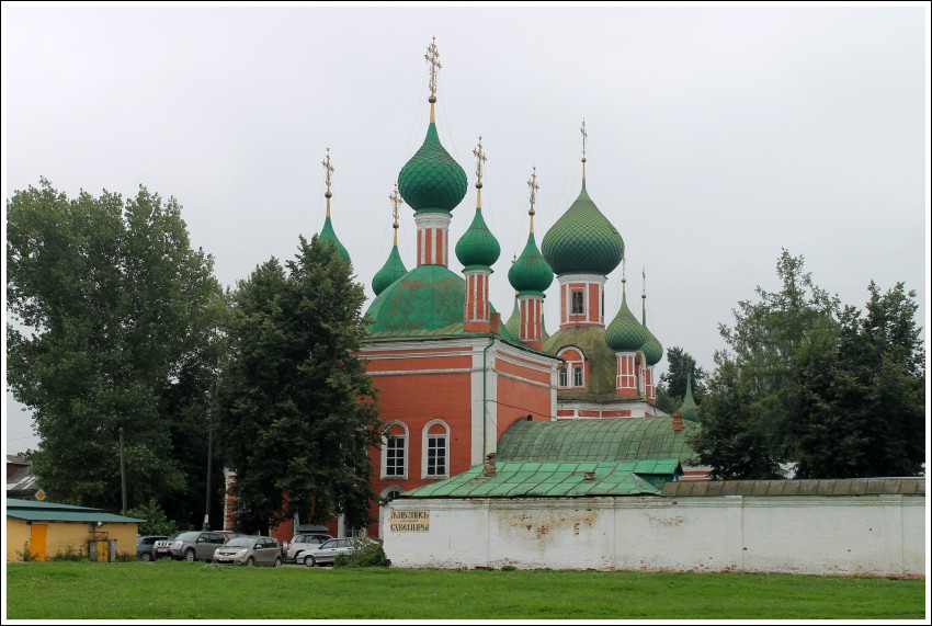 Переславль-Залесский. Богородицко-Сретенский Новодевичий монастырь. фасады