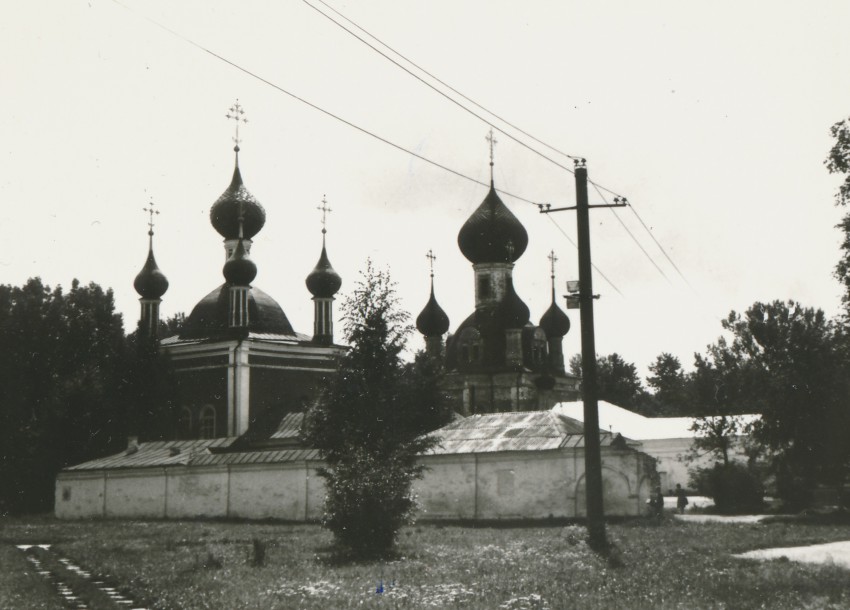 Переславль-Залесский. Богородицко-Сретенский Новодевичий монастырь. фасады