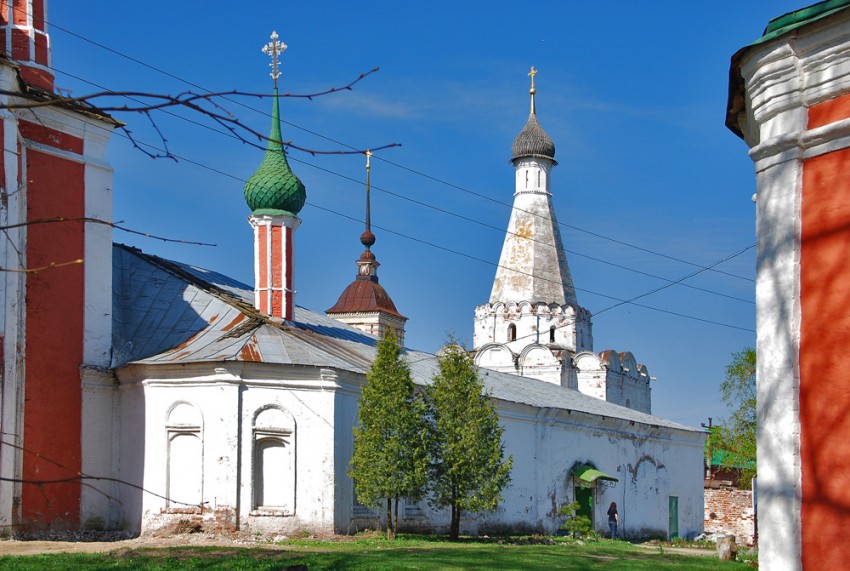 Переславль-Залесский. Богородицко-Сретенский Новодевичий монастырь. архитектурные детали