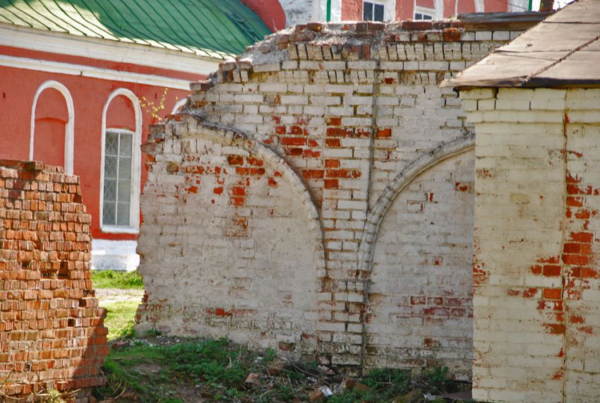 Богородицко-Сретенский Новодевичий монастырь, Переславль-Залесский (Переславский район и г. Переславль-Залесский, Ярославская область). дополнительная информация, Остатки монастырской стены