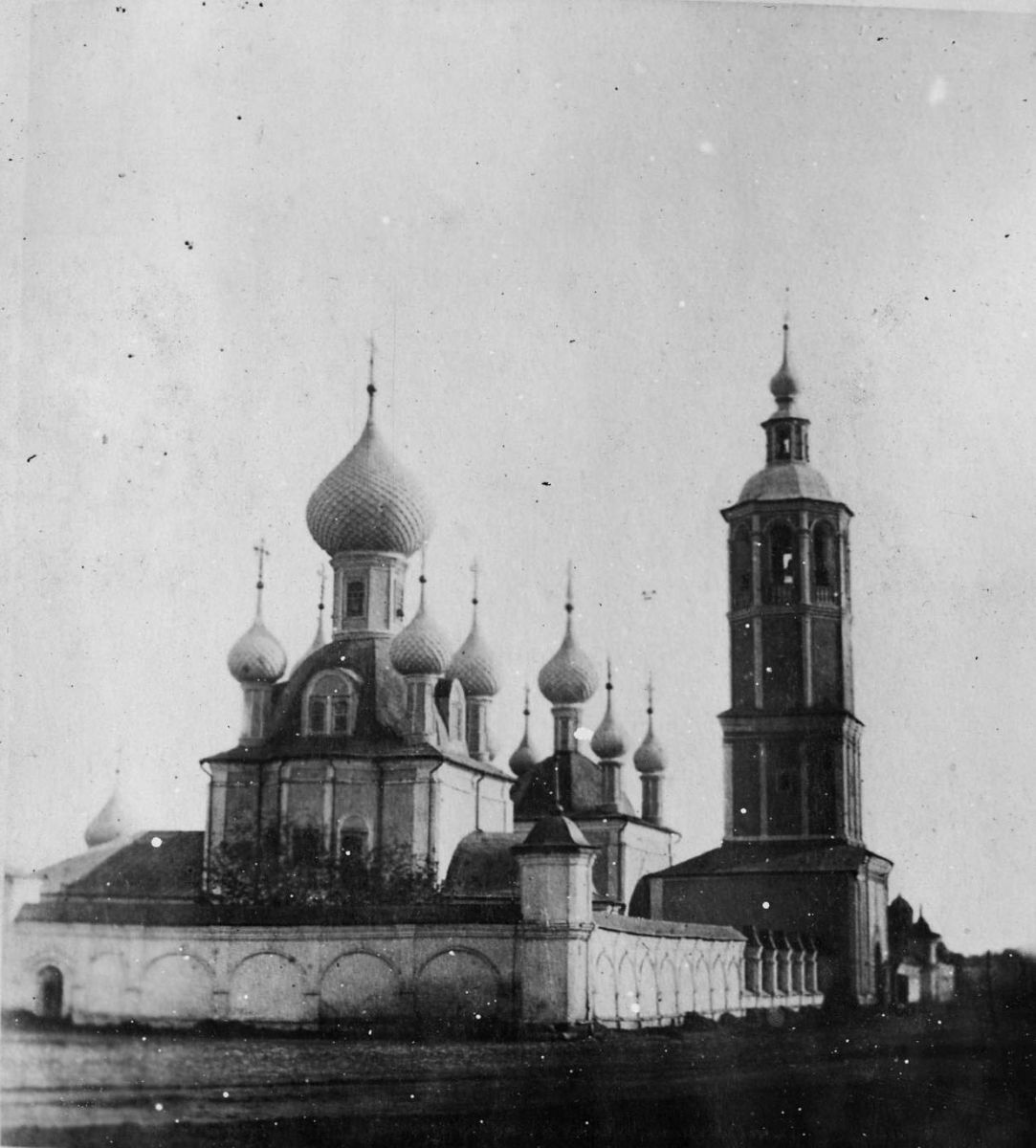 Богородицко-Сретенский Новодевичий монастырь, Переславль-Залесский (Переславский район и г. Переславль-Залесский, Ярославская область). архивная фотография, Фото начала ХХ в. Колокольня разрушена в 1933 г.