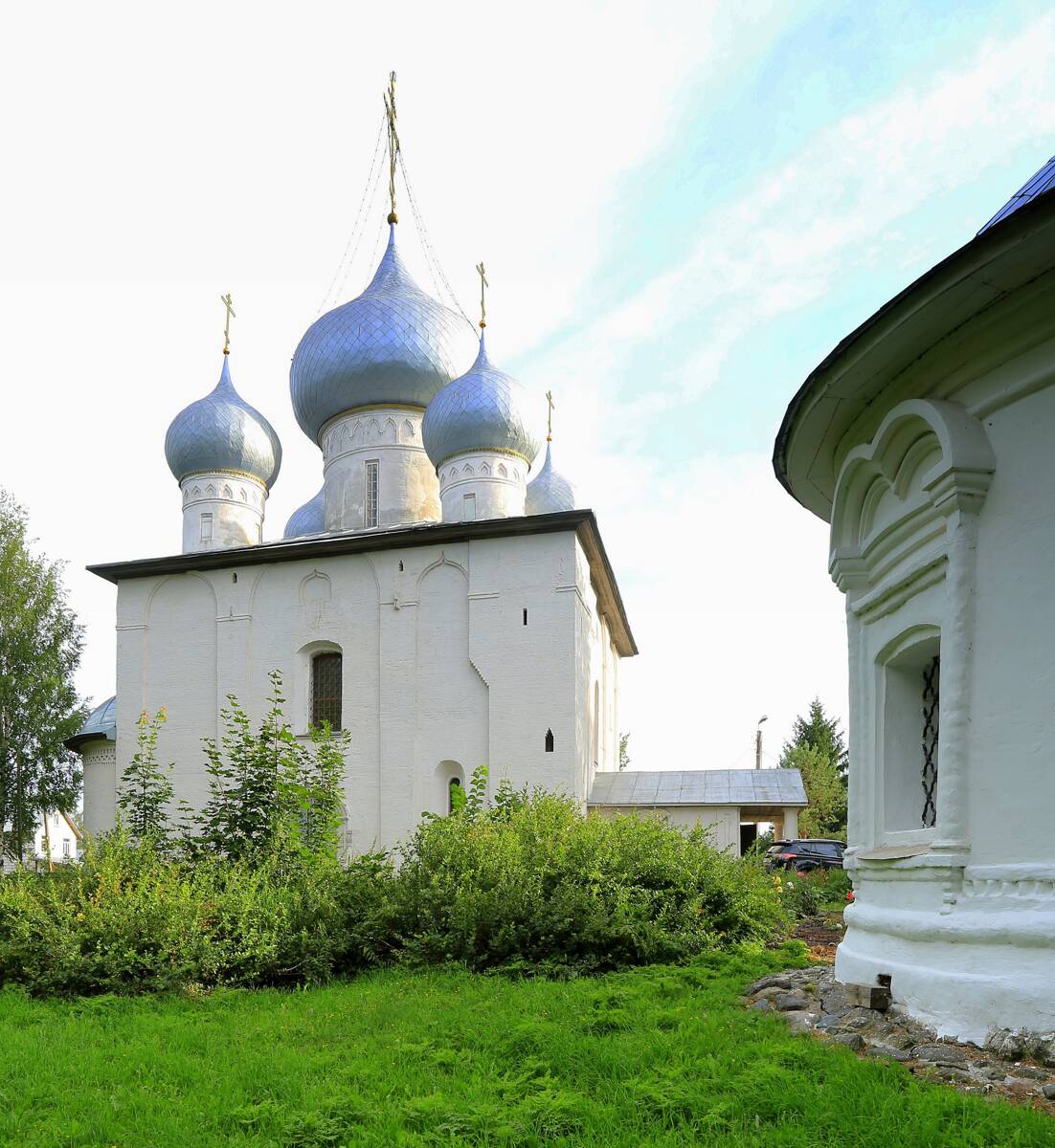 Храмовый комплекс. Собор Успения Пресвятой Богородицы и церковь Богоявления Господня, Белозерск (Белозерский район, Вологодская область). фасады