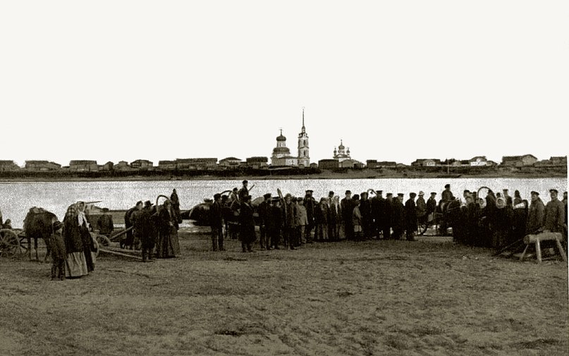 Храмовый комплекс. Церкви Преображения Господня и Успения Пресвятой Богородицы, Ижма (Ижемский район, Республика Коми). архивная фотография, Фотография 1890-х годов работы Я.И. Лейцингера. Источник: http://www.m-iz.ru/news/ochen_starye_foto_izhmy/2015-07-09-2775