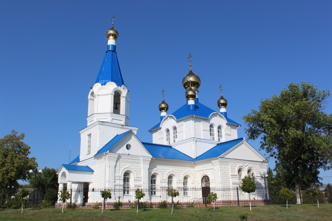 Волчья Александровка. Церковь Покрова Пресвятой Богородицы. фасады