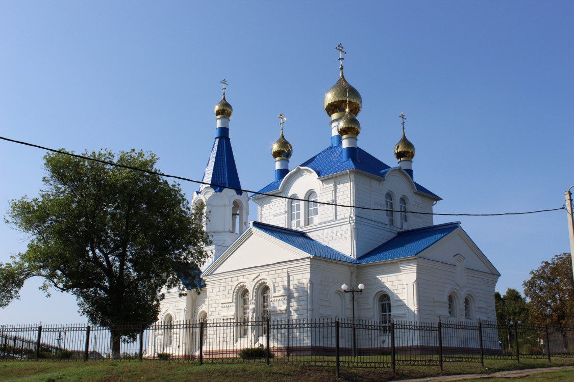 Волчья Александровка. Церковь Покрова Пресвятой Богородицы. фасады