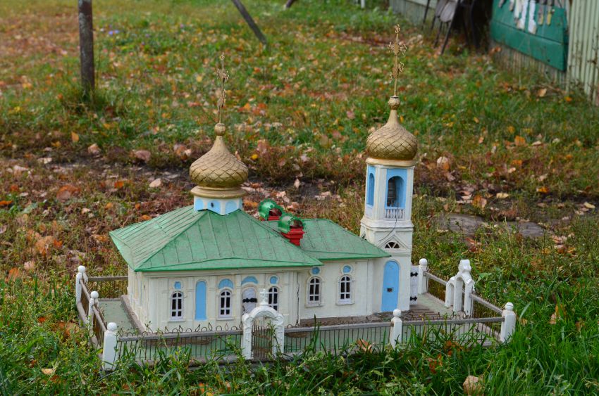 Церковь Казанской иконы Божией Матери, Бабурино (Плавский район, Тульская область). дополнительная информация, Макет, выполненный местным умельцем. Масштаб 1 к 80.