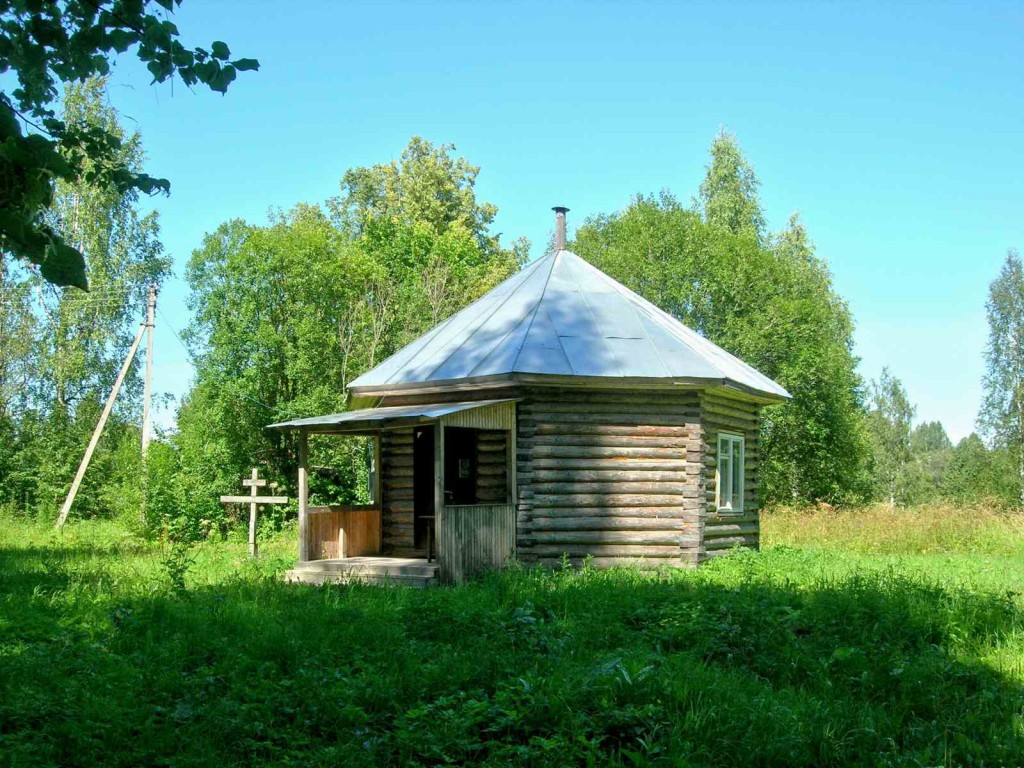 Церковь Рождества Христова, Климовское (Пошехонский район, Ярославская область). дополнительная информация, часовня рядом с церковью