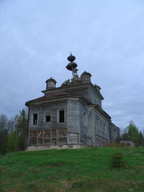 Бадожский Погост. Церковь Рождества Христова. фасады, 30 .05. 2005