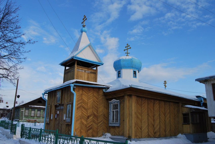 Церковь Иоанна Богослова (временная), Верхняя Салда (Верхнесалдинский район (Верхнесалдинский ГО), Свердловская область). общий вид в ландшафте, Деревянный храм