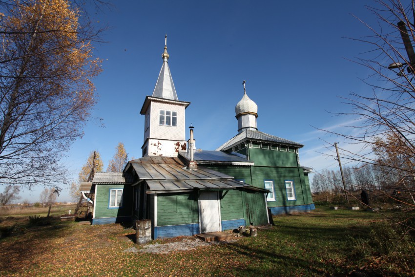 Церковь Троицы Живоначальной, Глухово (Ярославский район, Ярославская область). общий вид в ландшафте