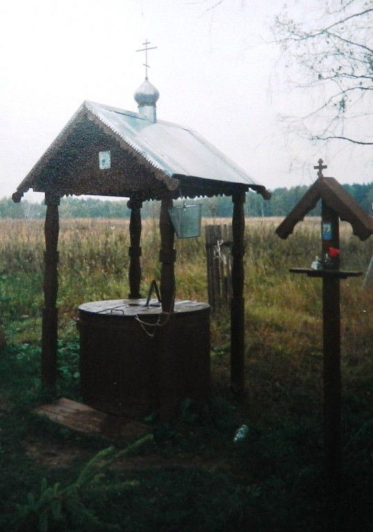 Часовня Тихвинской иконы Божией Матери, Ивановская (Егорьевский городской округ, Московская область). фасады, Источник Тихвинской иконы Божией Матери на месте явления её Образа.
