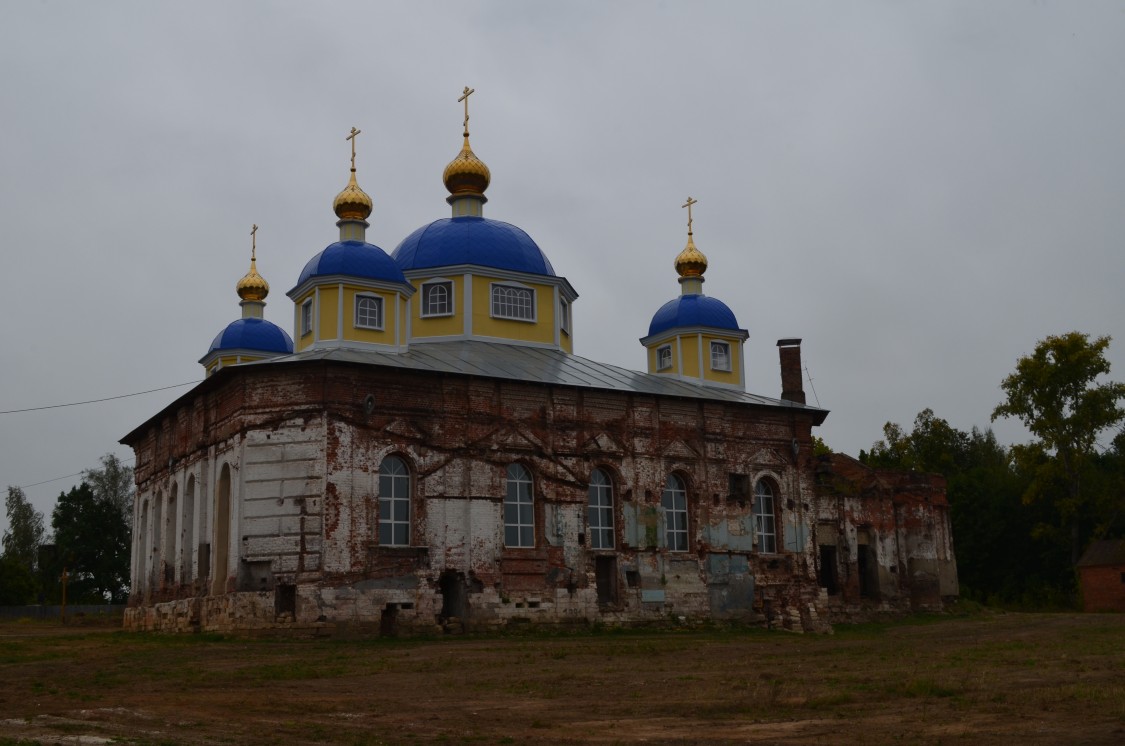 Спасс-Леоновщина. Церковь Спаса Преображения. общий вид в ландшафте, Вид с северо-запада