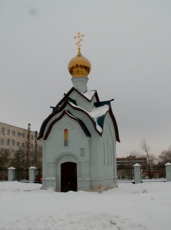 Оренбург. Церковь Троицы Живоначальной при больнице им. Н.И. Пирогова. общий вид в ландшафте