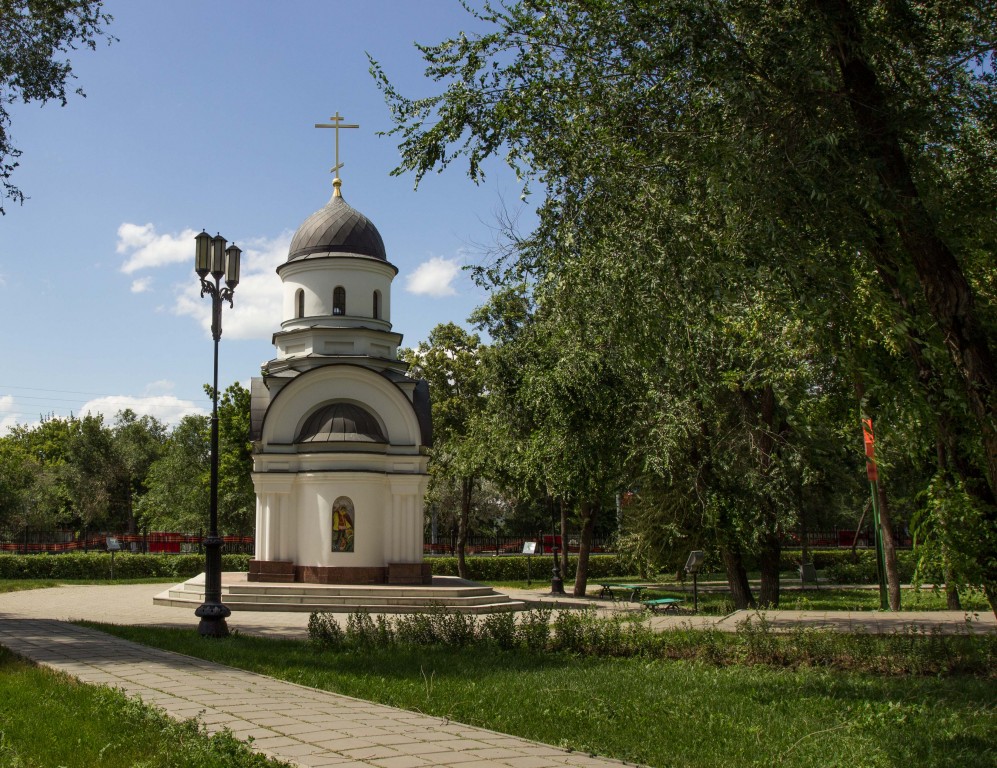 Оренбург. Часовня Георгия Победоносца. общий вид в ландшафте