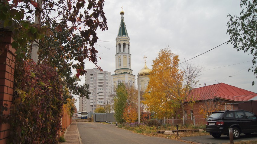 Церковь Серафима Саровского на архиерейском подворье, Оренбург (Оренбург, город, Оренбургская область). общий вид в ландшафте