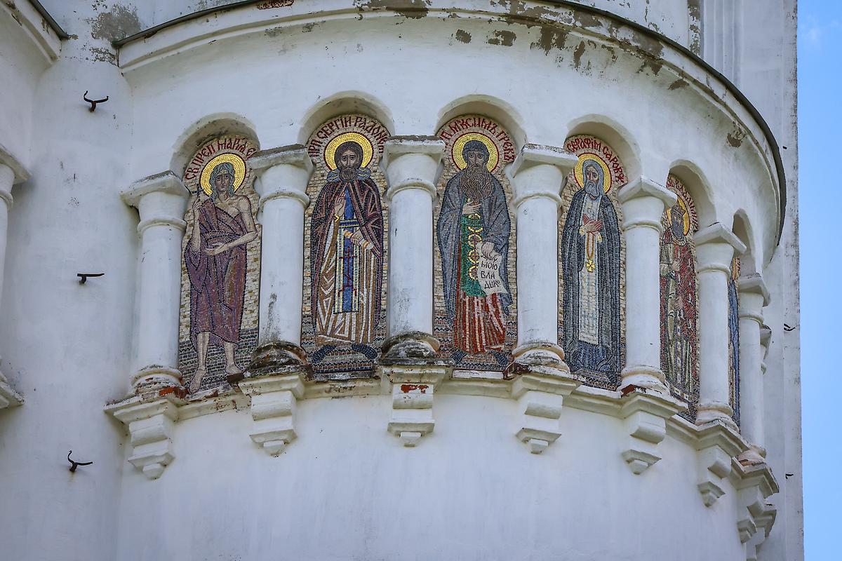 архитектурные детали. Женская община иконы Божией Матери "Отрада и утешение". Собор Успения Пресвятой Богородицы, Добрыниха (Домодедовский городской округ, Московская область)