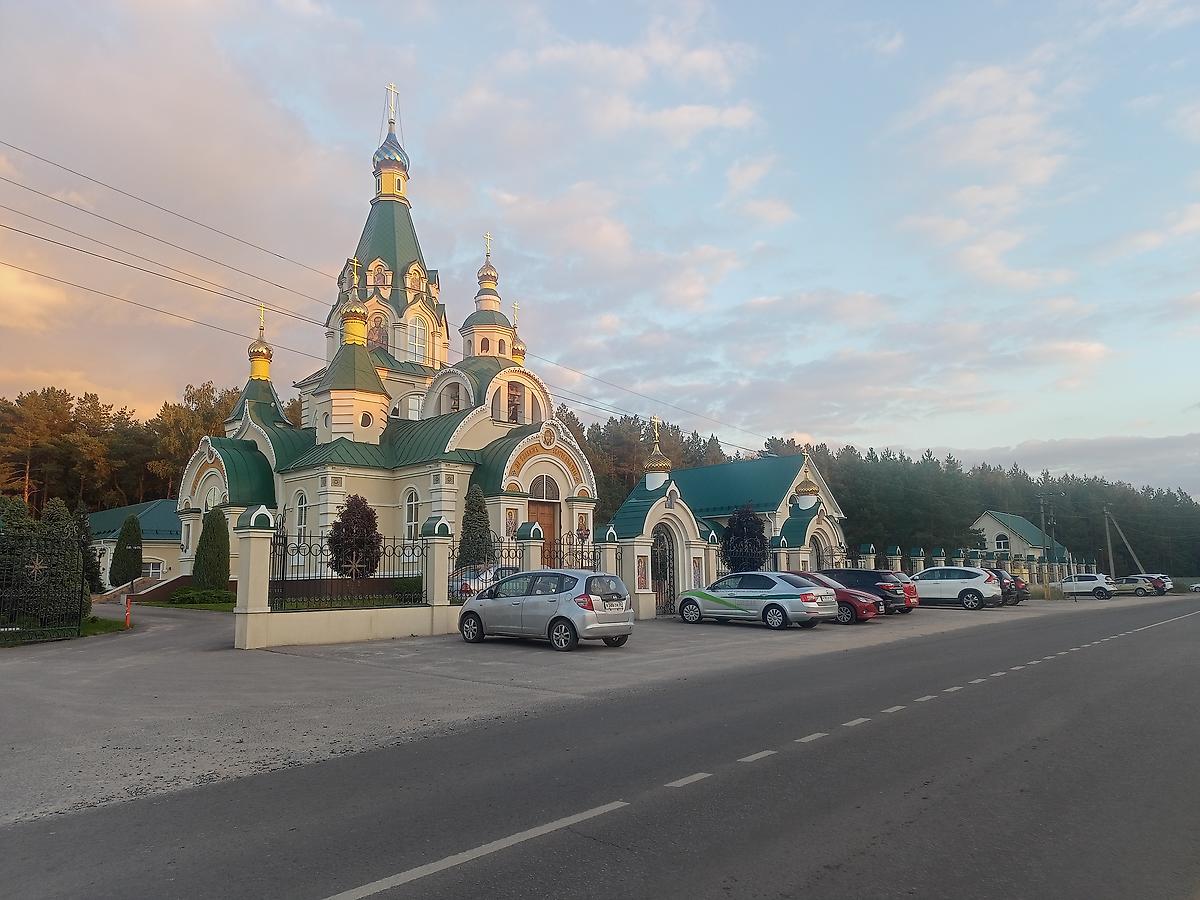 общий вид в ландшафте. Церковь Параскевы Пятницы, Ямное (Рамонский район, Воронежская область)