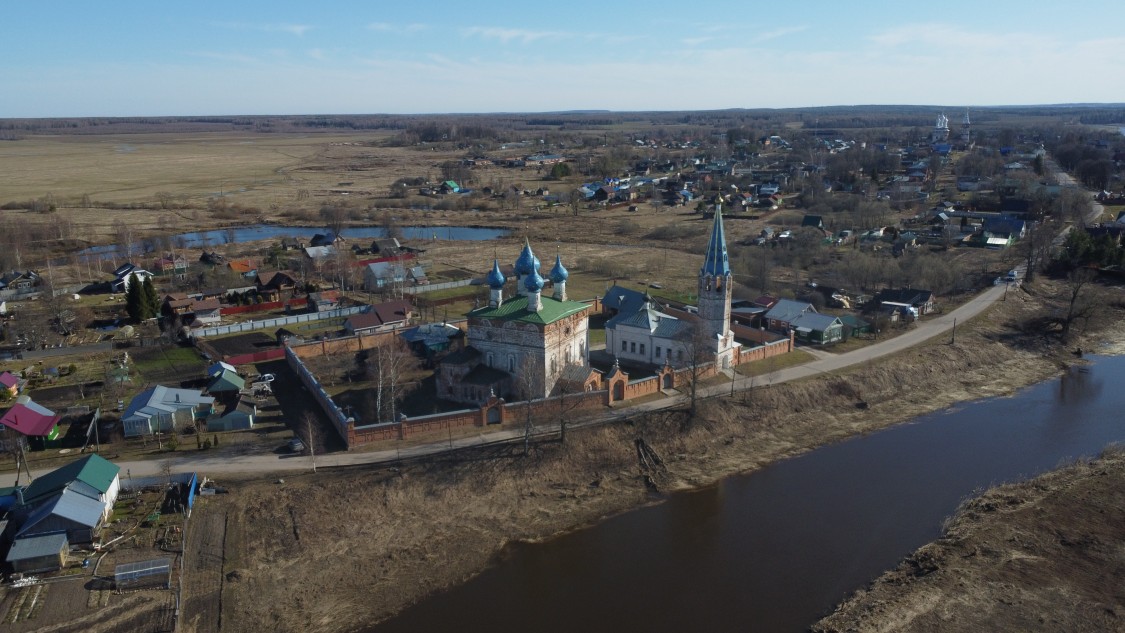Храмовый комплекс бывшего Благовещенского монастыря, Дунилово (Шуйский район, Ивановская область). общий вид в ландшафте