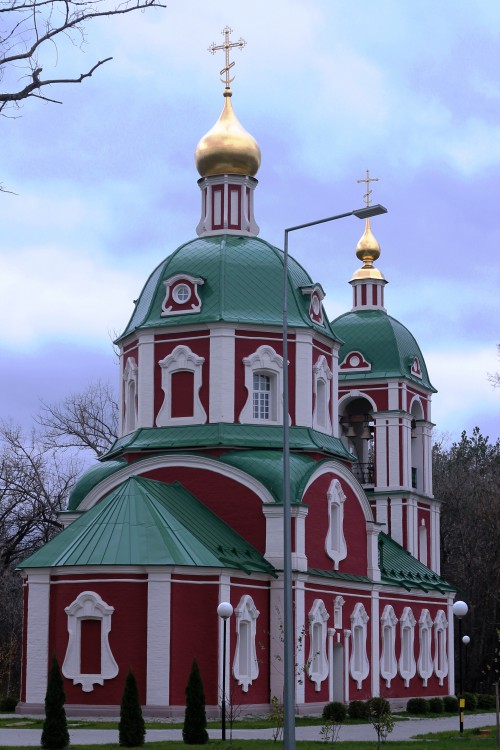Воронеж. Церковь Алексия, человека Божия. общий вид в ландшафте