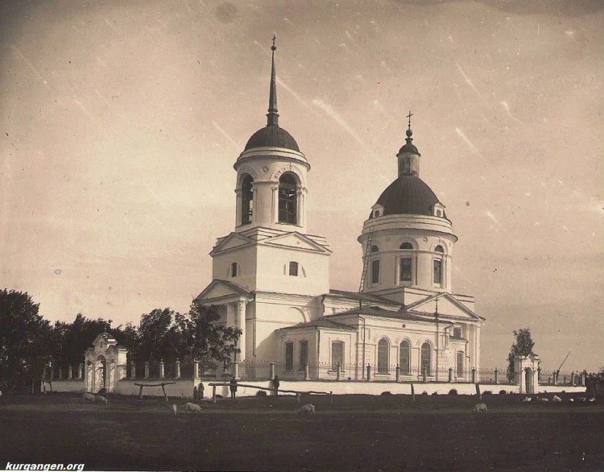 Макарьевское. Церковь Макария Унженского и Желтоводского. архивная фотография, фото 1924 года. с сайта Храмы Далматовского района http://pomnirod.ru/articles/istorii-familii/familii/mihail-telyakov-istoriya-dalmatovskih-familij-chast-i-ot-a-do-l.html 