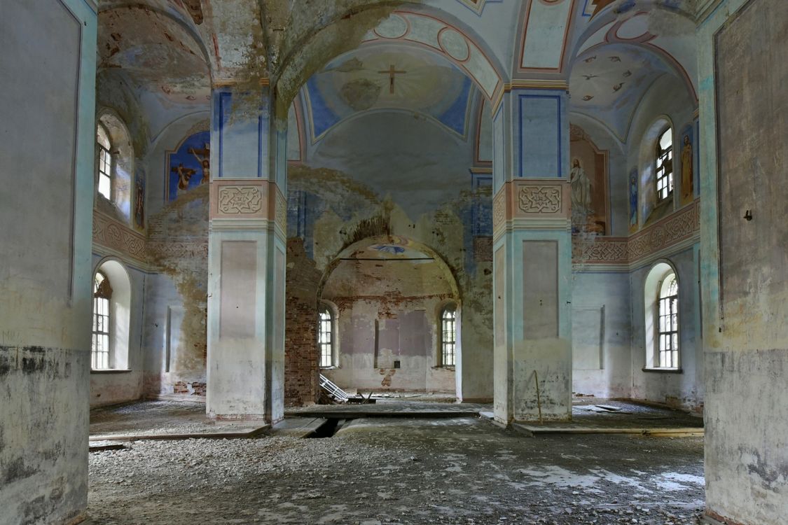 Церковь Покрова Пресвятой Богородицы, Лошицы (Весьегонский район, Тверская область). интерьер и убранство, Восточная сторона основного объема