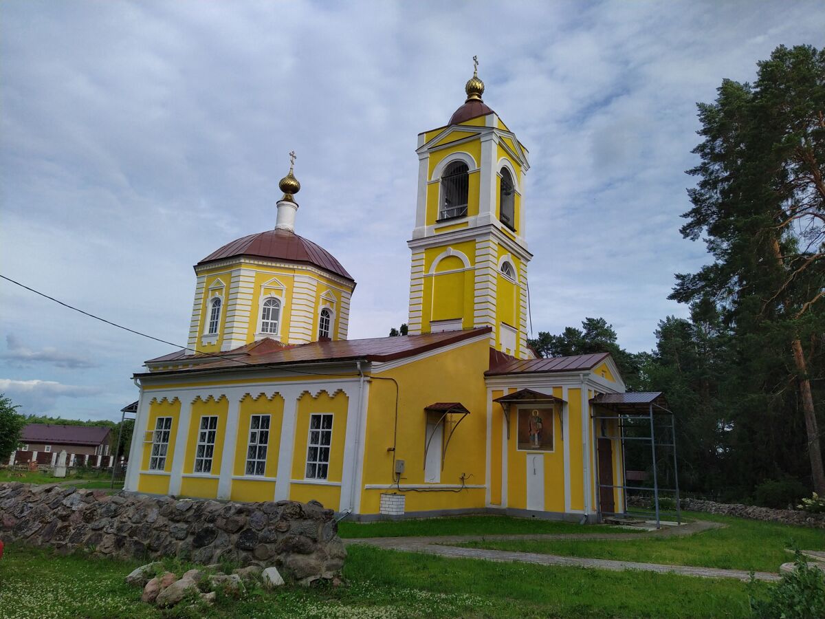Церковь Богоявления Господня, Перхово (Удомельский городской округ, Тверская область). общий вид в ландшафте, Общий вид церкви в июне 2024 г.