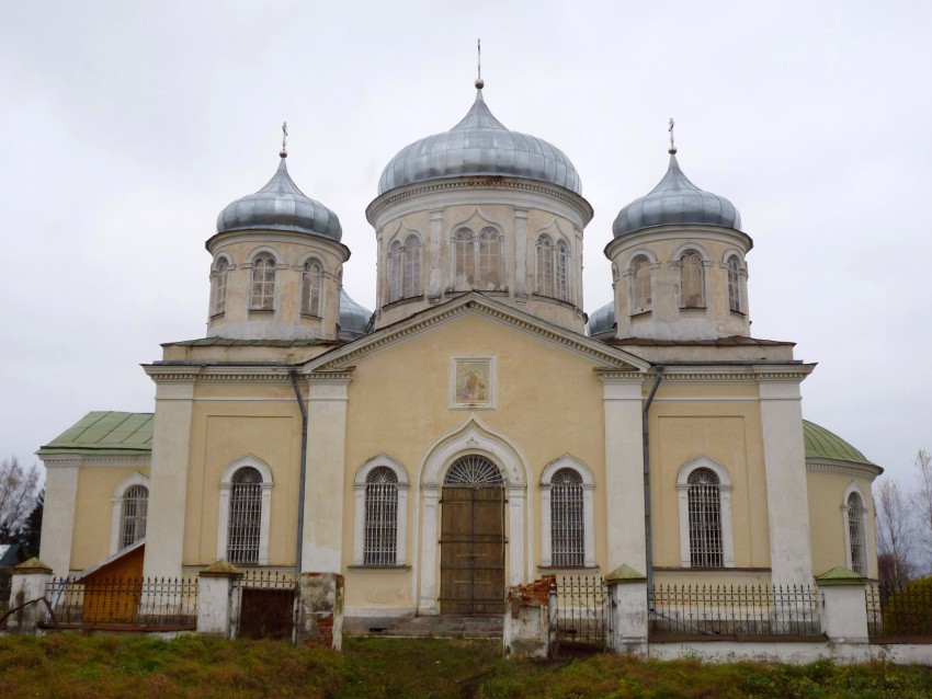Красное. Церковь Михаила Архангела. фасады, Вид на храм с юга