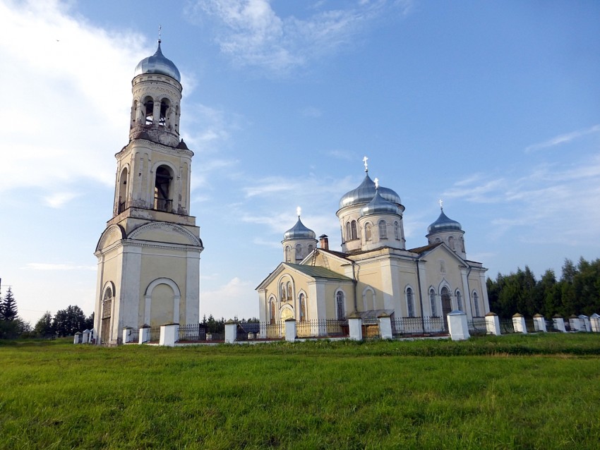 Церковь Михаила Архангела, Красное (Торжокский район и г. Торжок, Тверская область). фасады