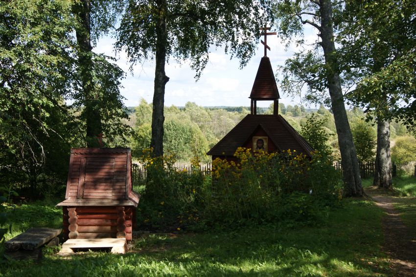 Илейкино. Часовня Ахтырской иконы Божией Матери. общий вид в ландшафте, Вид с запада