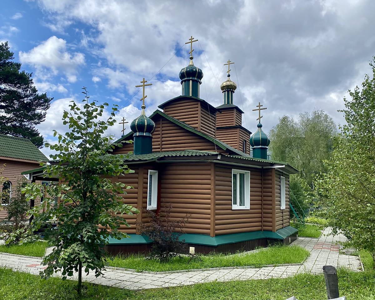 Вид с СВ, фасады. Церковь Димитрия Ростовского, Абаза (Таштыпский район и г. Абаза, Республика Хакасия)