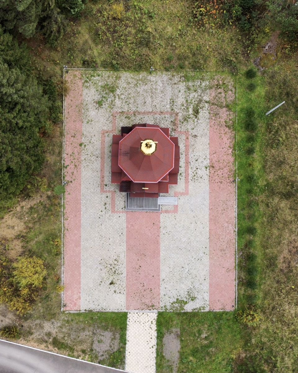 Храм-часовня Василия Острожского, Маганск (Берёзовский район, Красноярский край). архитектурные детали, Сверху 