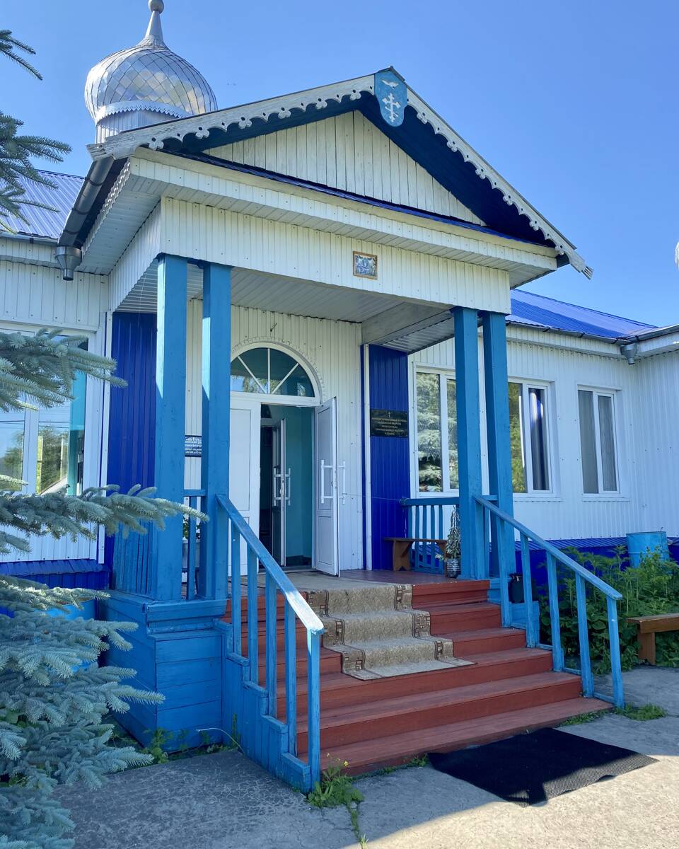 Церковь Успения Пресвятой Богородицы, Майна (Саяногорск, город, Республика Хакасия). архитектурные детали, Паперть