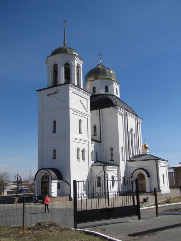 Саяногорск. Церковь Троицы Живоначальной. фасады