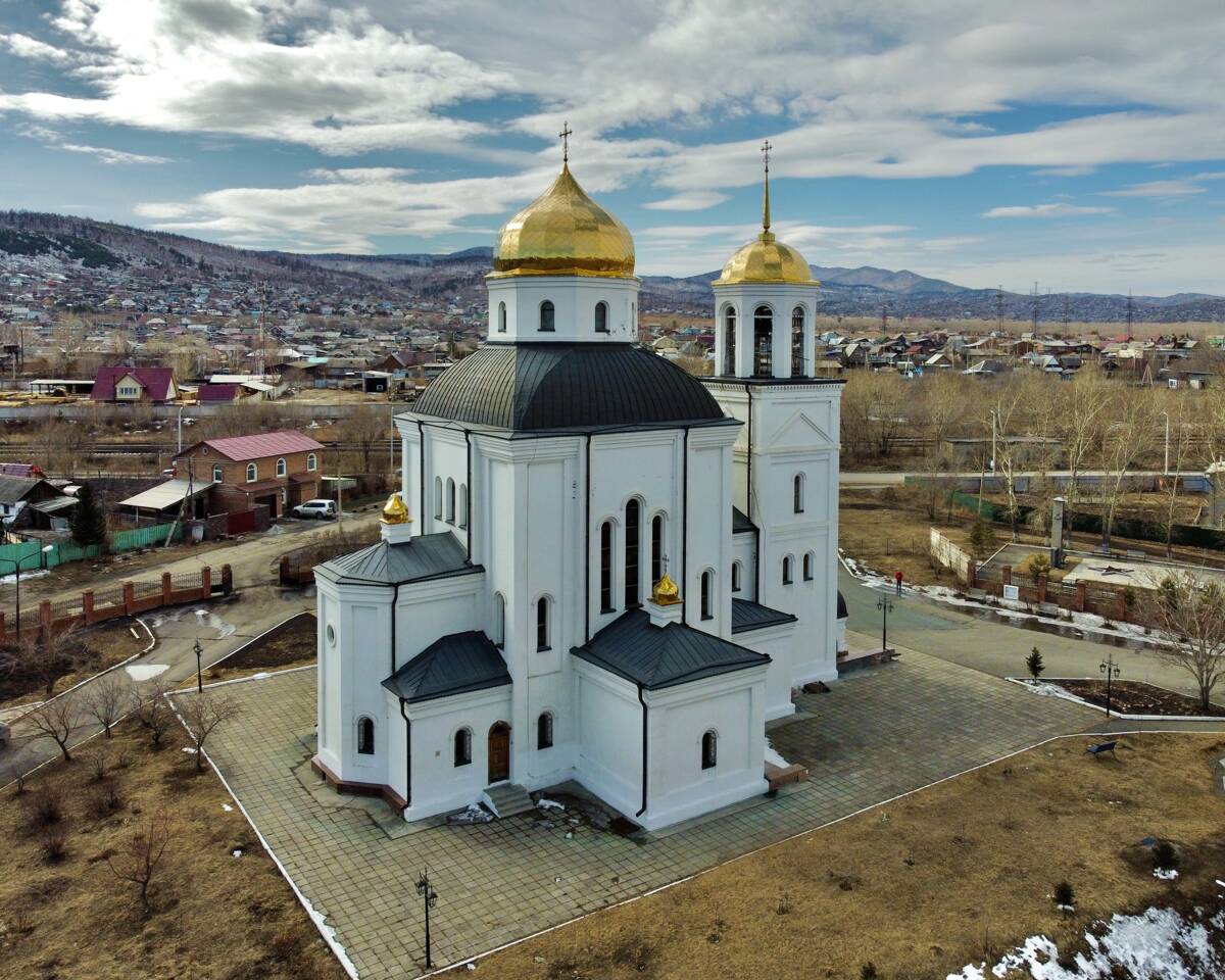 Саяногорск. Церковь Троицы Живоначальной. фасады, Вид с СВ