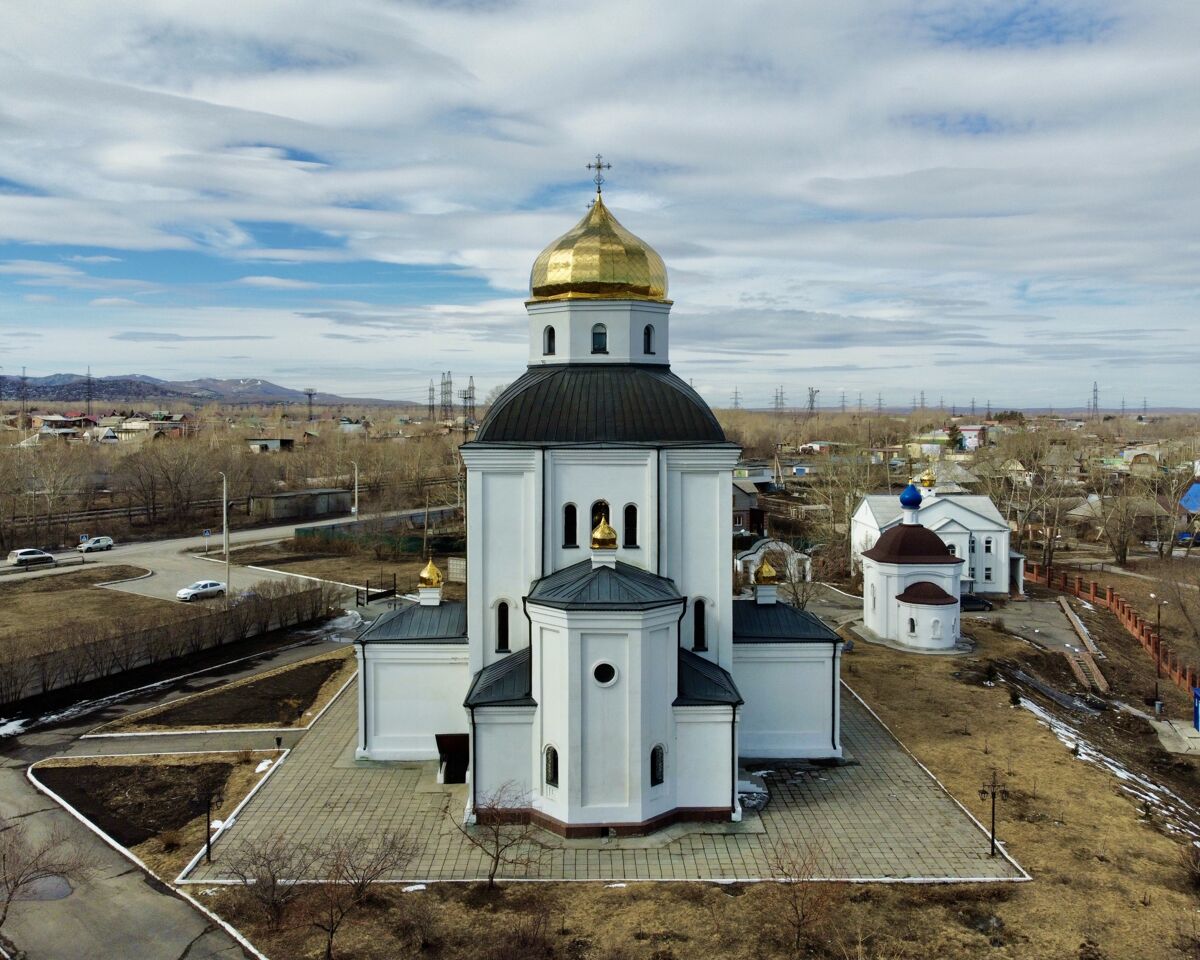 Церковь Троицы Живоначальной, Саяногорск (Саяногорск, город, Республика Хакасия). фасады, Вид с востока