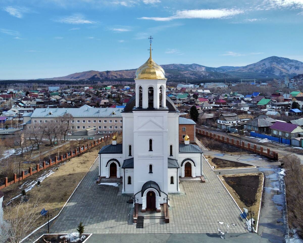 Церковь Троицы Живоначальной, Саяногорск (Саяногорск, город, Республика Хакасия). фасады, Вид с запада