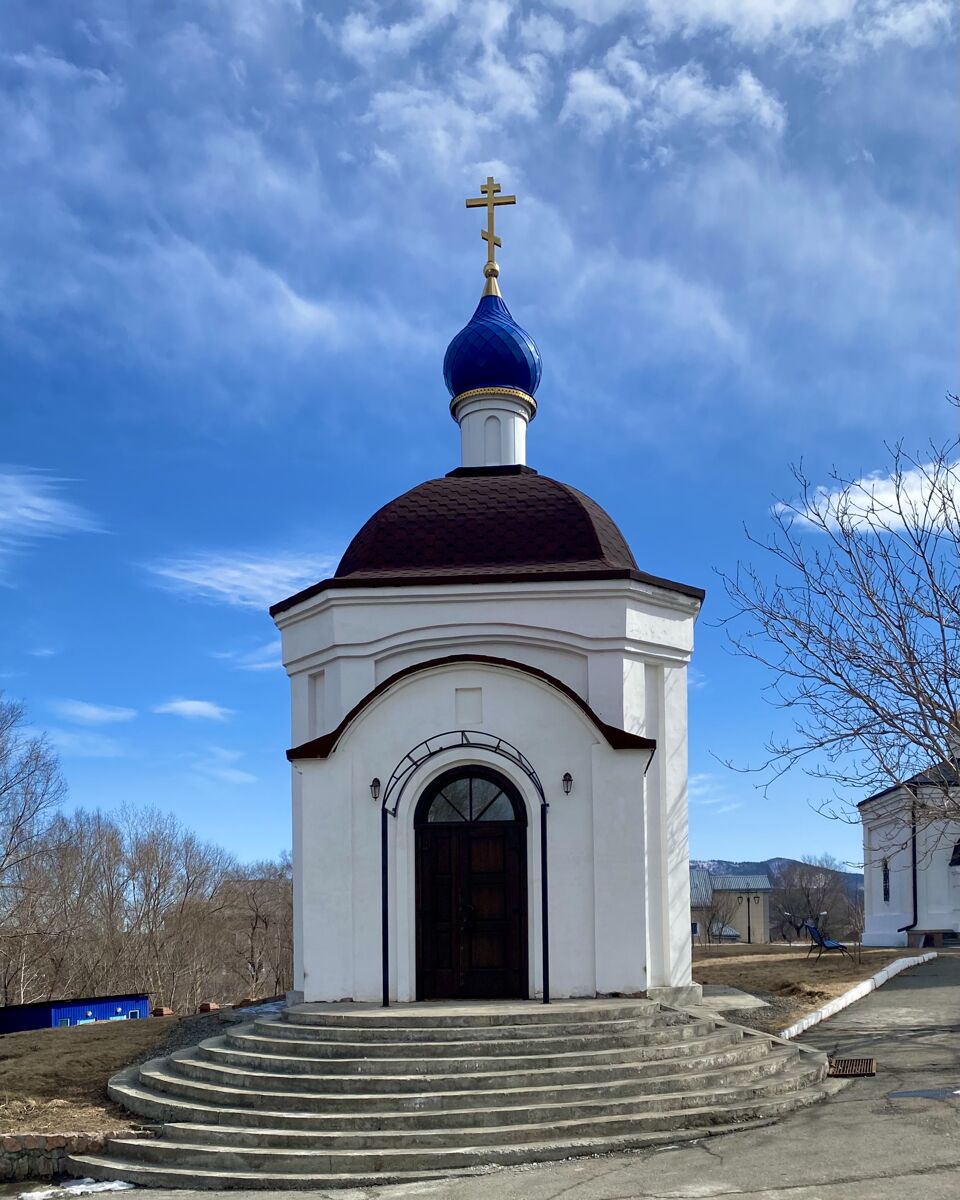 Часовня Явления Пресвятой Богородицы Сергию Радонежскому, Саяногорск (Саяногорск, город, Республика Хакасия). фасады, Вид с запада