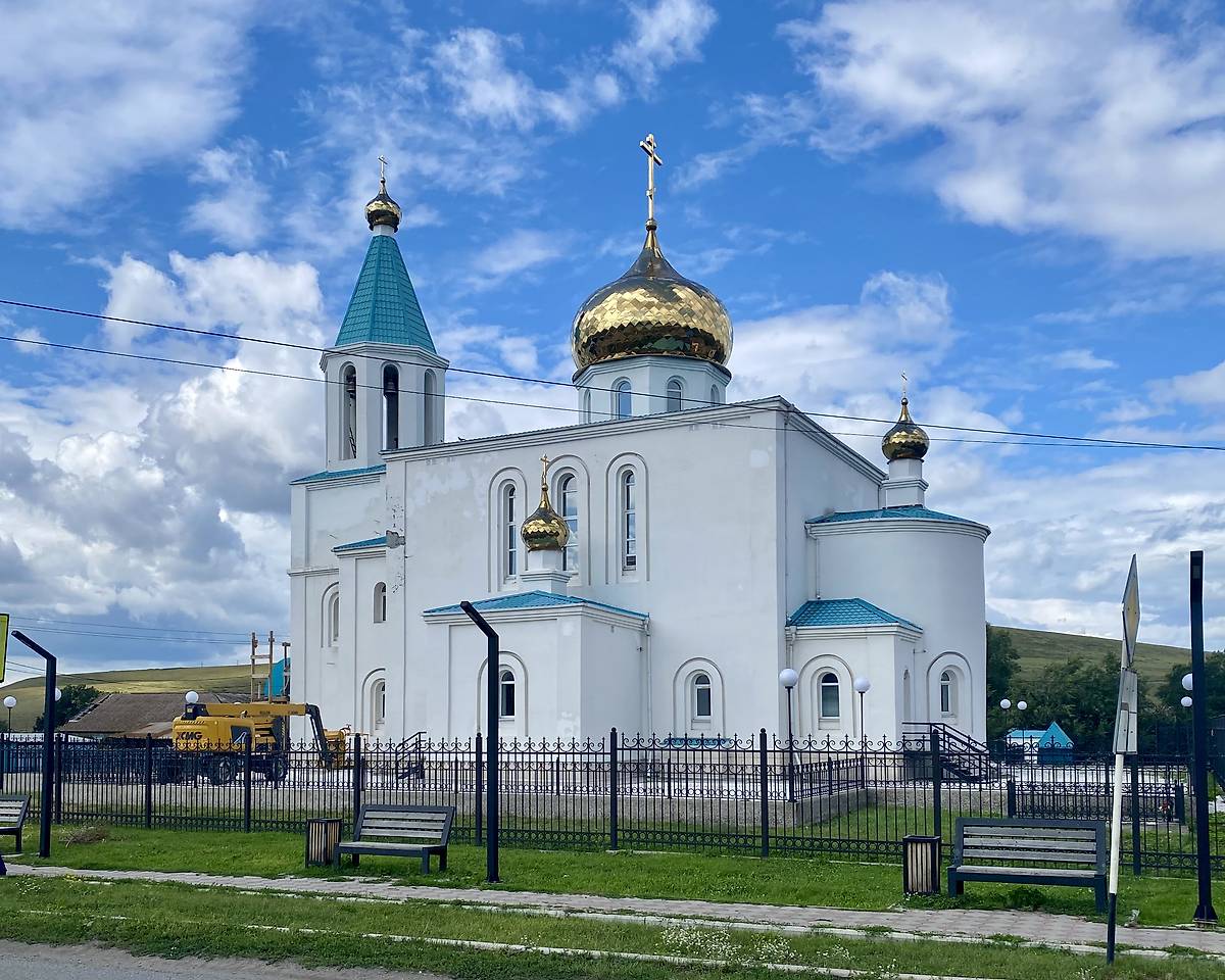 Вид с ЮВ, фасады. Церковь Покрова Пресвятой Богородицы (новая), Бея (Бейский район, Республика Хакасия)