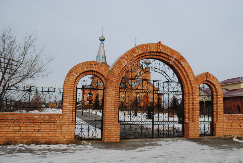 Церковь Михаила Архангела, Шира (Ширинский район, Республика Хакасия). архитектурные детали, Вход на территорию церкви.