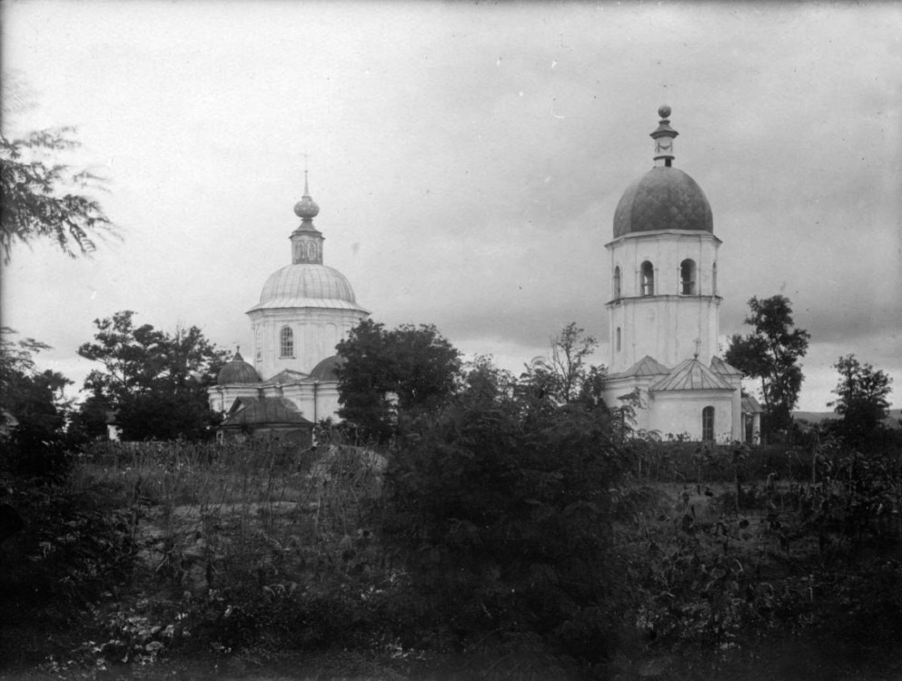 Храмовый комплекс. Церкви Успения Пресвятой Богородицы, Варвары великомученицы и Николая Чудотворца, Китайгород (Днепровский район, Украина, Днепропетровская область). архивная фотография, Успенская (слева) и Варваринская (справа) церкви. Частная коллекция. Фото 1910-х годов
