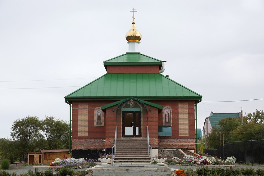 Зауральский. Церковь Серафима Саровского (временная). фасады