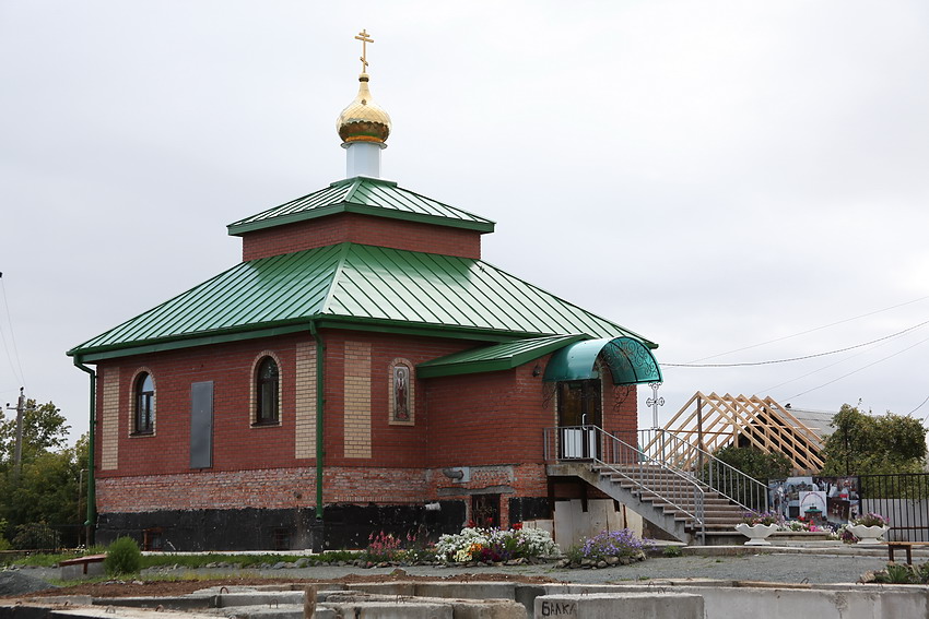 Зауральский. Церковь Серафима Саровского (временная). фасады