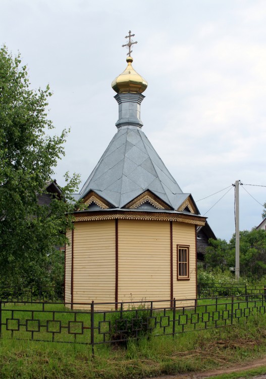 Ченцы. Часовня Николая и Александры, царственных страстотерпцев. фасады