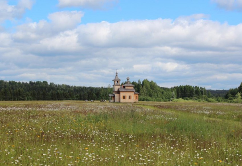 Церковь Артемия Веркольского на Ежемени, Веркола (Новый Путь) (Пинежский район, Архангельская область). общий вид в ландшафте
