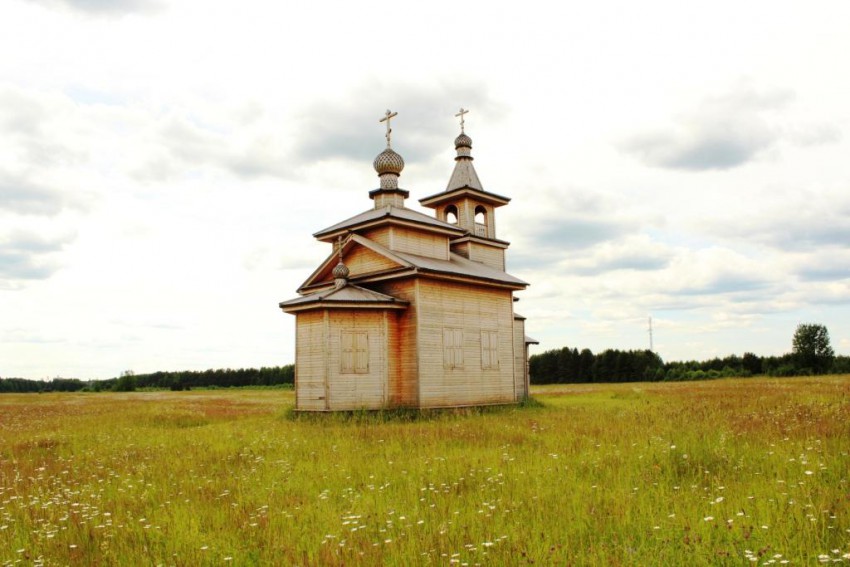 Церковь Артемия Веркольского на Ежемени, Веркола (Новый Путь) (Пинежский район, Архангельская область). общий вид в ландшафте, Вид с северо-востока